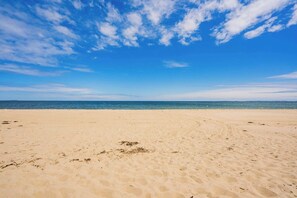 On the beach - Ocean View • Direct Beach Access • Sleeps 18 (Old Orchard Beach)