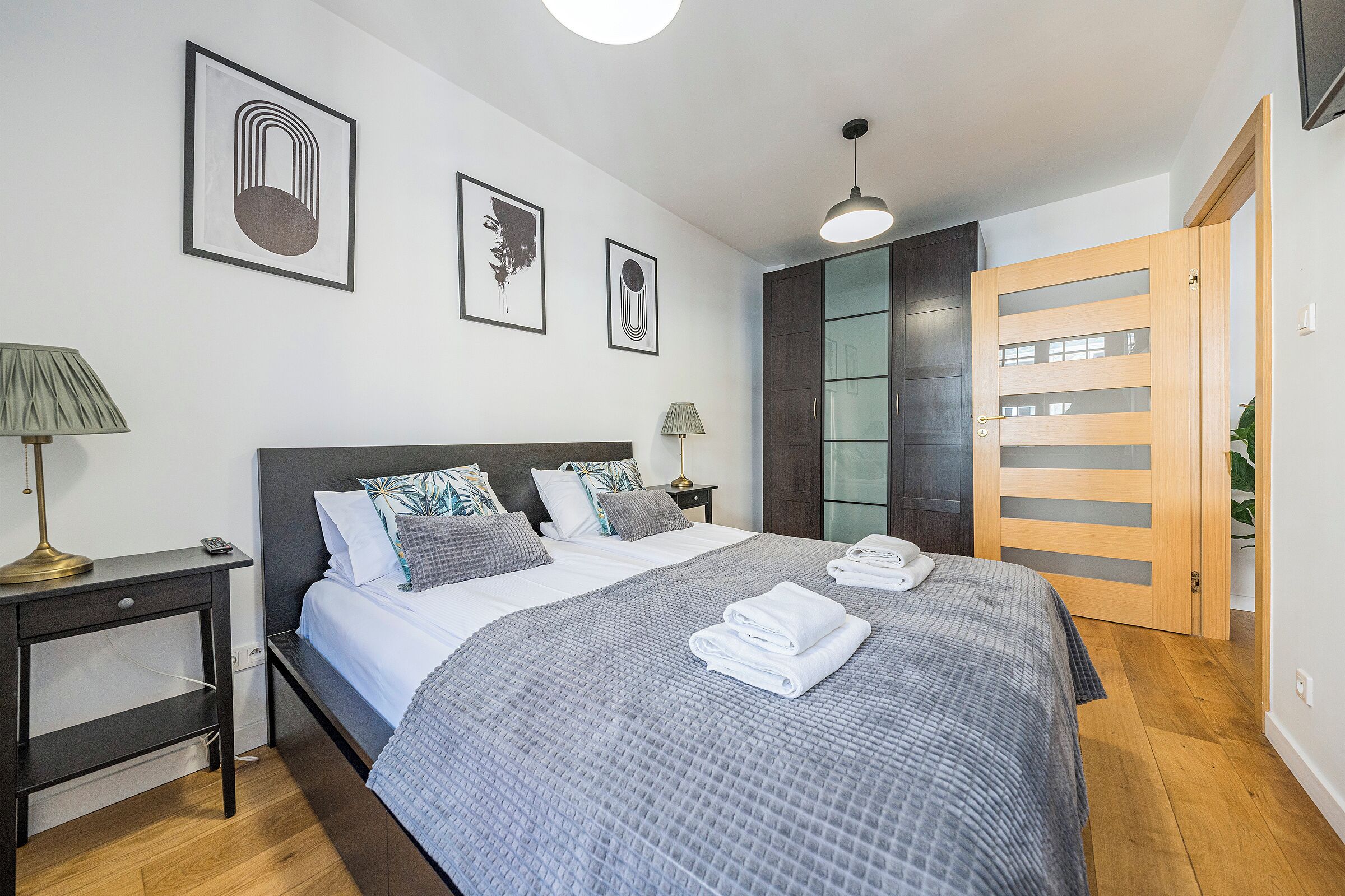 Deluxe Apartment, City View (12) | 1 bedroom, iron/ironing board, free WiFi