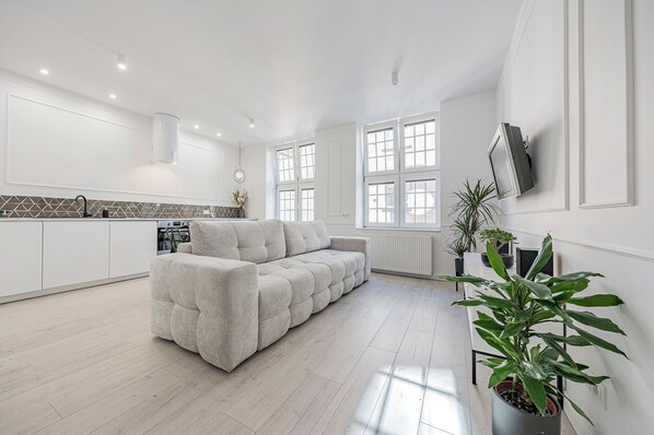 Deluxe Apartment, City View (8)