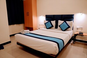Deluxe Double Room | Desk, laptop workspace, free WiFi