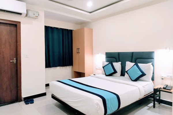 Deluxe-Doppelzimmer | Schreibtisch, laptopgeeigneter Arbeitsplatz, schallisolierte Zimmer