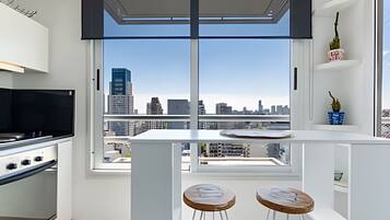 Fridge, microwave, oven, coffee/tea maker