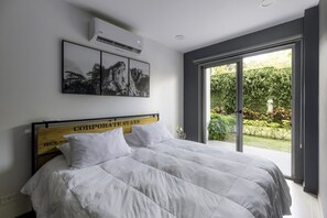 Työpöytä, silitysrauta/-lauta, vauvan matkasänky, ilmainen Wi-Fi