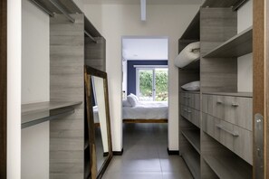 Bureau, fer et planche à repasser, lit parapluie, Wi-Fi gratuit