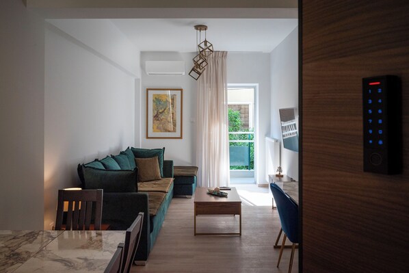 Smart TV - Elegant Two-Bedroom in Exarcheia | Peridot - Homes (Athina)