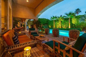 Terrace/patio - Luxury Spanish Estate in historic Movie Colony neighborhood 30 night minimum (Palm Springs)