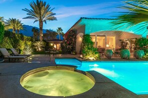 A heated pool - Luxury Spanish Estate in historic Movie Colony neighborhood 30 night minimum (Palm Springs)