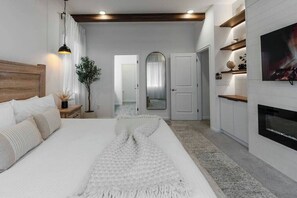 12 Schlafzimmer, Bügeleisen/Bügelbrett, Reisekinderbett, WLAN