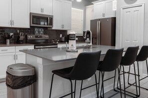 Micro-ondes, four, plaque de cuisson, lave-vaisselle