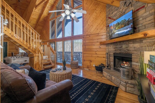 Fireplace - Black Gold the Gatlinburg Cabin for You (Gatlinburg)