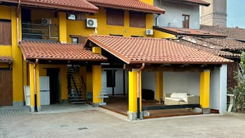 Mặt tiền nơi lưu trú