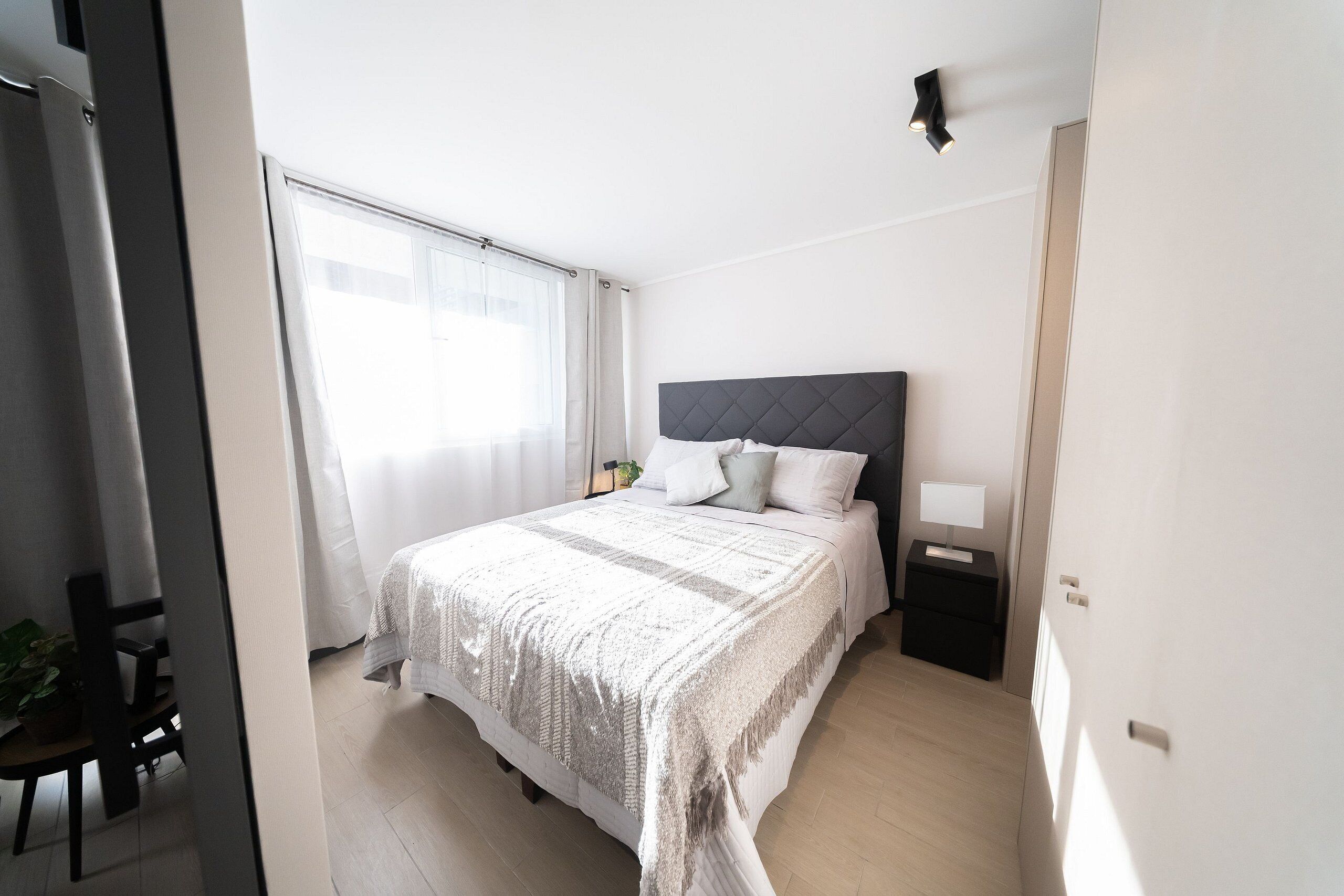 2 habitaciones, tabla de planchar con plancha y acceso a internet 