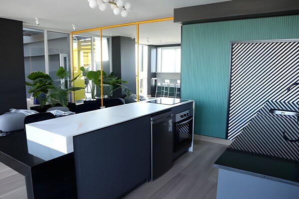 Refrigerador, microondas, horno, tostadora