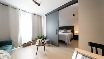 2 habitaciones, tabla de planchar con plancha, wifi y ropa de cama