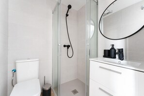 Shower - Boutique Apartment in Faro's Fuengirola (Fuengirola)