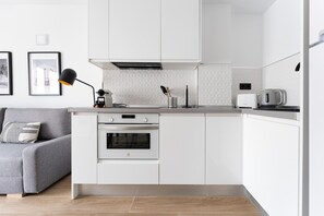 Fridge, microwave, oven, stovetop - Boutique Apartment in Faro's Fuengirola (Fuengirola)