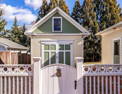 A Private, Serene Retreat Just Outside DC – Hillier Cottage