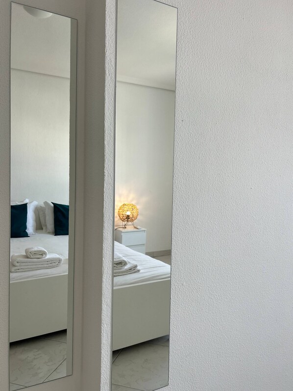 2 bedrooms, iron/ironing board, Internet, bed sheets