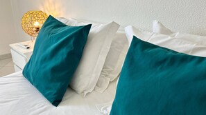 2 soverom, strykejern/-brett, internettilgang og sengetøy