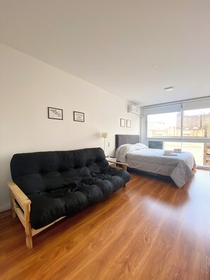 Standard Studio | Free WiFi