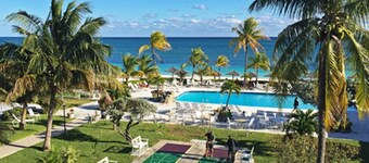 Coral Beach Retreat. Garden view. Steps from pool & beach. 1 mile to Port Lucaya
