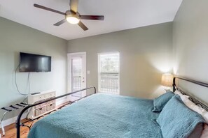 3 室のベッドルーム、アイロン / アイロン台、WiFi、ベッドシーツ