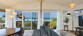 North Shore Oahu Beachfront Estate – Surf & Sunsets Await!" 🌊🏄‍♂️🌺