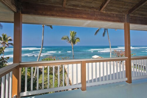 North Shore Oahu Beachfront Estate – Surf & Sunsets Await!" 🌊🏄‍♂️🌺