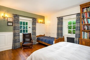 6 bedrooms, iron/ironing board, Internet, bed sheets - Ballinacarrow House - Six Bedroom Villa, Sleeps 14 (Ballynacarrigy)