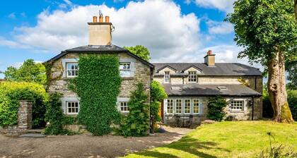 Ballinacarrow House - Six Bedroom Villa, Sleeps 14