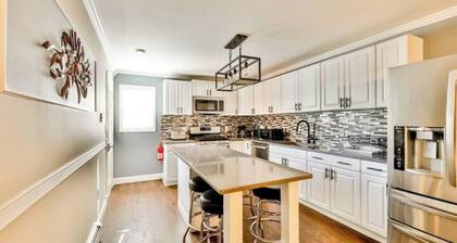 3Br Suite /w Gameroom Across from Hunter