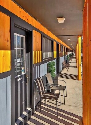 Terrace/patio - 3Br Suite /w Gameroom Across from Hunter (Hunter)