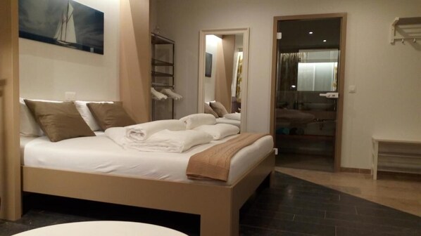 1 bedroom, in-room safe, free WiFi