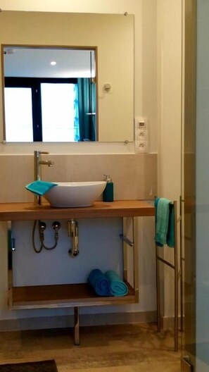 Shower, hair dryer, towels, toilet paper - Kabine7 (Koksijde)
