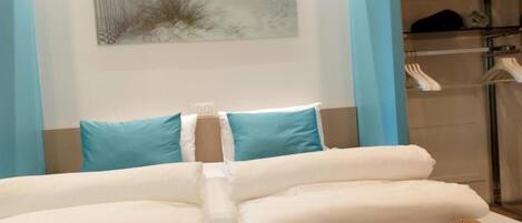 Comfort Double Room | In-room safe, soundproofing, free WiFi