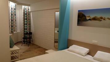 خزنة داخل الغرفة وتجهيزات عازلة للصوت وواي فاي مجانًا