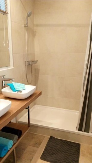 Shower, hair dryer, towels, toilet paper - Kabine7 (Koksijde)
