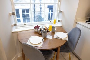 Standard-Apartment | 1 Schlafzimmer, Bügeleisen/Bügelbrett, kostenloses WLAN