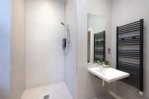 Haartrockner, Seife, Shampoo, Toilettenpapier
