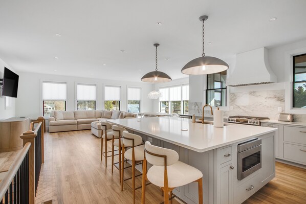 冷蔵庫、電子レンジ、オーブン、食器洗い機