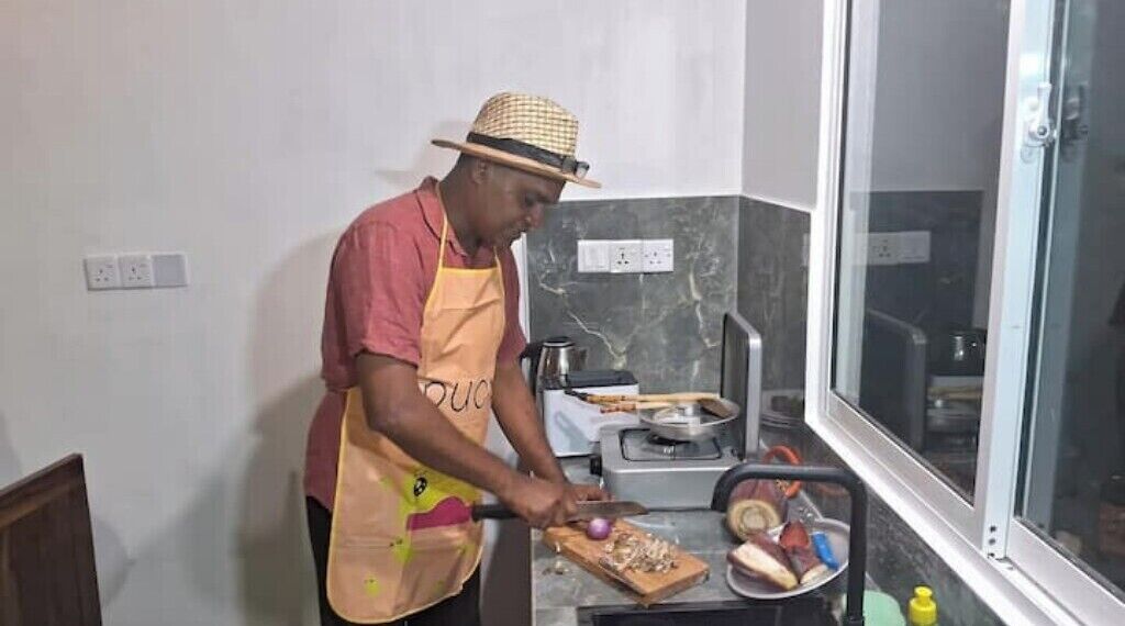 Kühlschrank, Herdplatte, Wasserkocher, Toaster