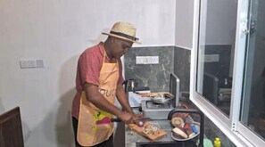 Fridge, stovetop, electric kettle, toaster - Villa in Hikkaduwa (Dodanduwa)