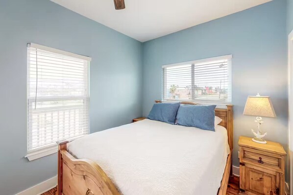 3 bedrooms, iron/ironing board, WiFi, bed sheets