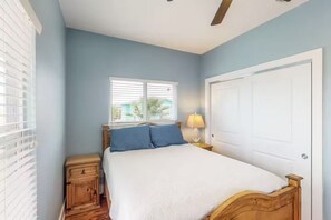 3 slaapkamers, een strijkplank/strijkijzer, wifi, beddengoed