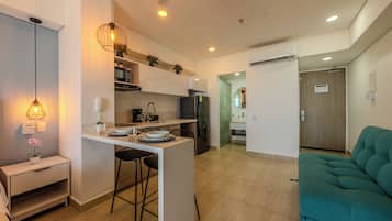 Deluxe Studio Suite | Private kitchen