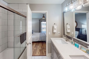 Hair dryer, towels - Cozy Townhouse with a Covered Deck, Smart TVs, and Golf Nearby (Hot Springs Village)