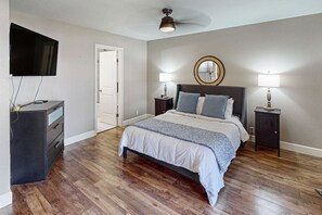 2 bedrooms, iron/ironing board, internet, bed sheets