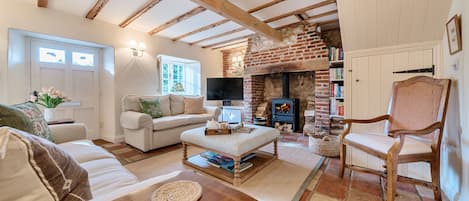 Smart-TV, Kamin, Bücher