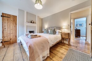 3 bedrooms, iron/ironing board, travel crib, free WiFi