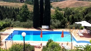 Piscina coperta, piscina all'aperto